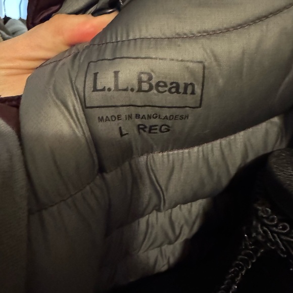 LL Bean Women's Burgundy Puffer Coat - Picture 2 of 2